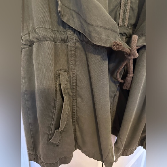 Max Jeans Utility Vest/jacket Distressed military green. Gently used. Size L - Picture 4 of 10